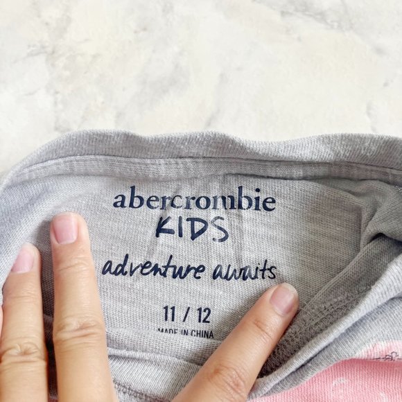 abercrombie kids "Every Day is a New Adventure" Elephant Graphic Lace Shirt Girl - Picture 2 of 5